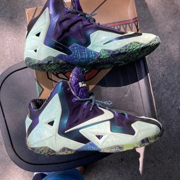 Nike LeBron XI All-Stars, Cashmere/Grn Glow-Prpl Dynasty. Foam type sneaker.